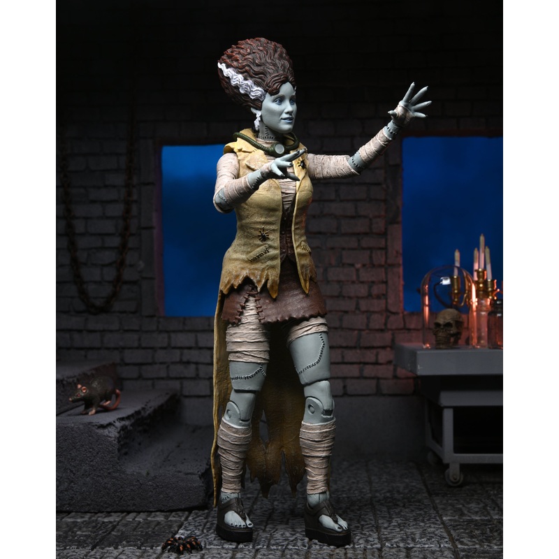 Universal Monsters x Teenage Mutant Ninja Turtles - April as The Bride of Frankenstein 7 Scale Action Figure