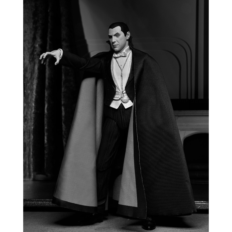 Universal Monsters - Ultimate Dracula (Carfax Abbey) 7" Scale Action Figure