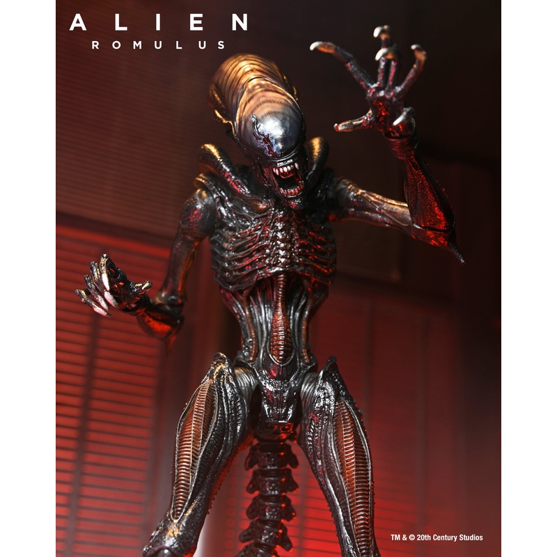 Alien: Romulus Ultimate Scorched Xenomorph 7-inch Scale Action Figure