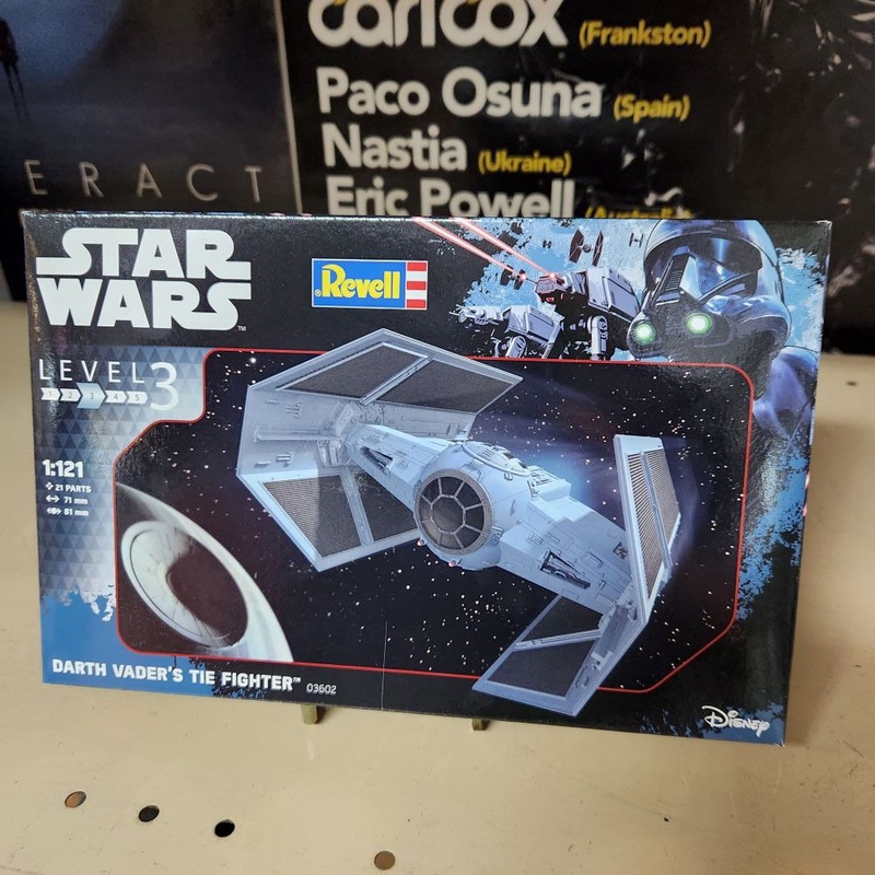 Revell - Star Wars Darth Vaders Tie Fighter Plastic Model Kit - 1:121 Scale