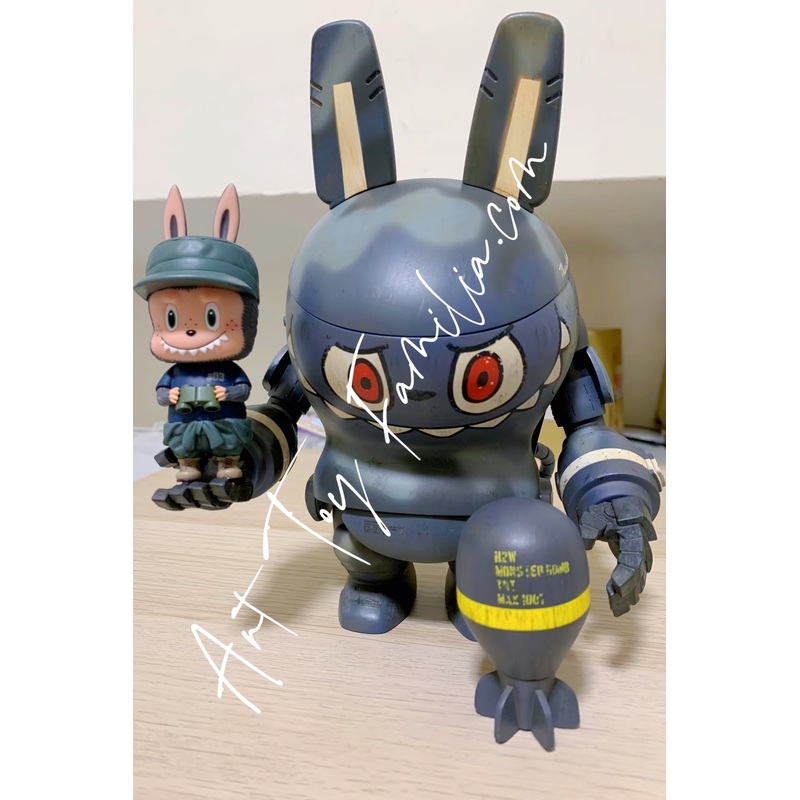 The Monsters Labubu Maschinen Krieger S.A.F.S. Thunderbolt with mini Labubu Pilot